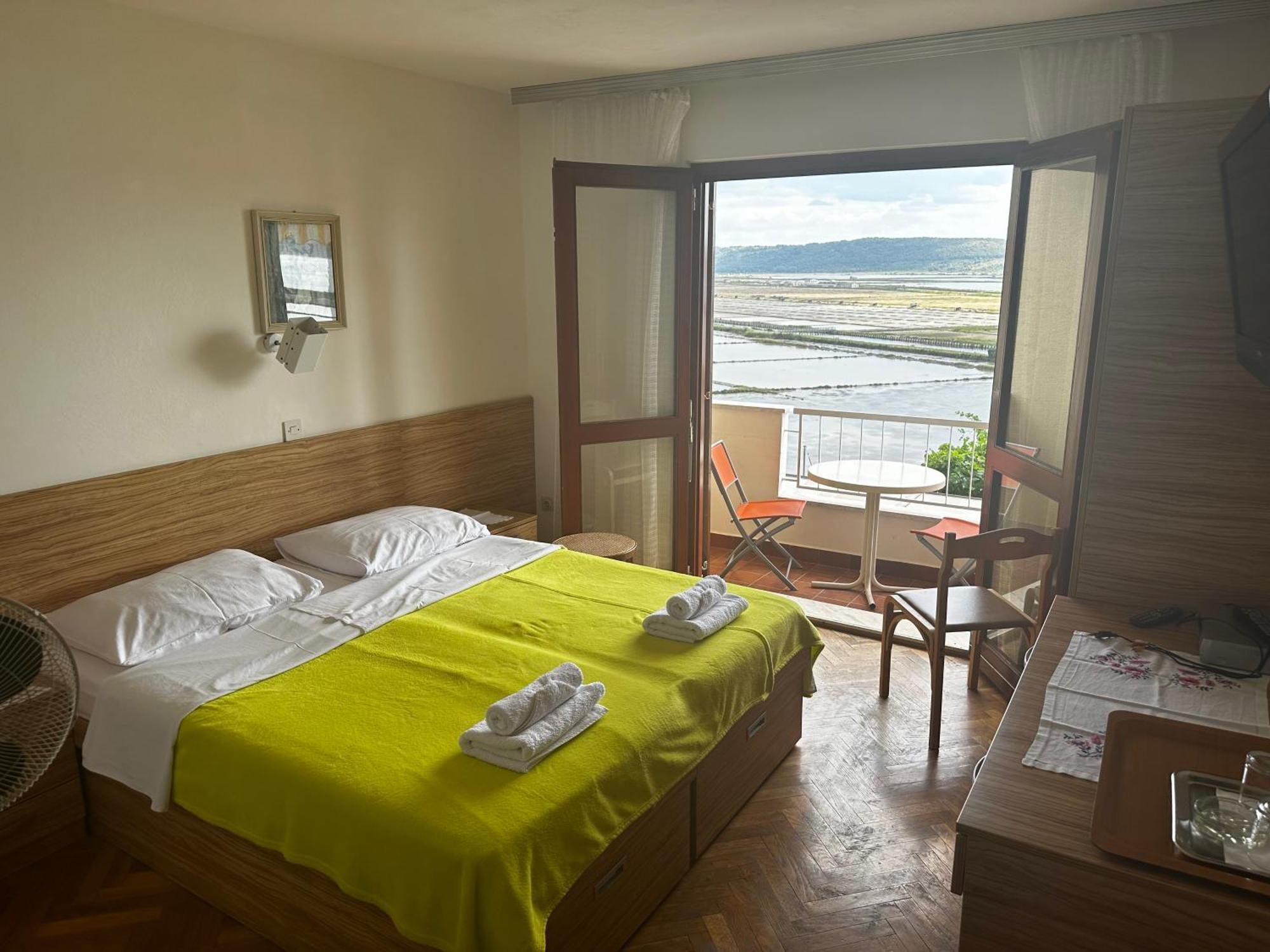 Rooms And Apartments Roza Portoroz Exterior photo