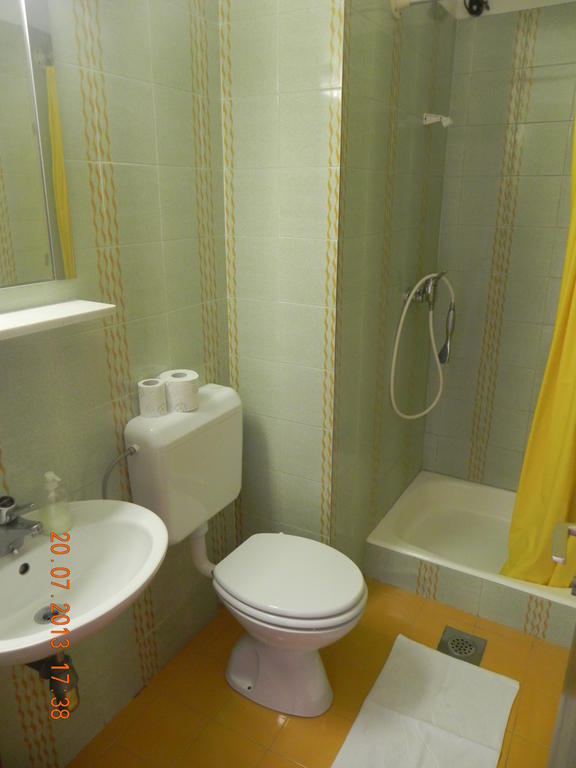 Rooms And Apartments Roza Portoroz Exterior photo